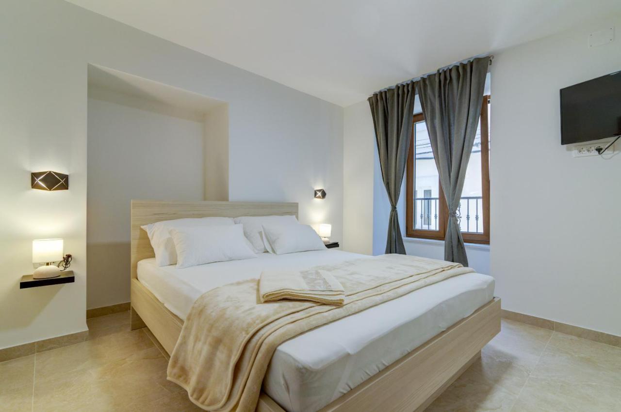 Rote Zora Apartment Senj  Luaran gambar