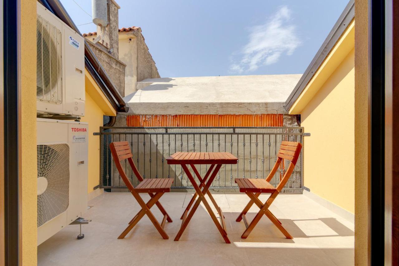 Rote Zora Apartment Senj  Luaran gambar