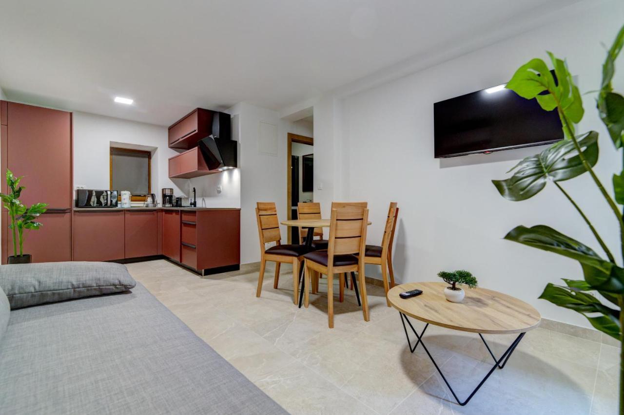 Rote Zora Apartment Senj  Luaran gambar