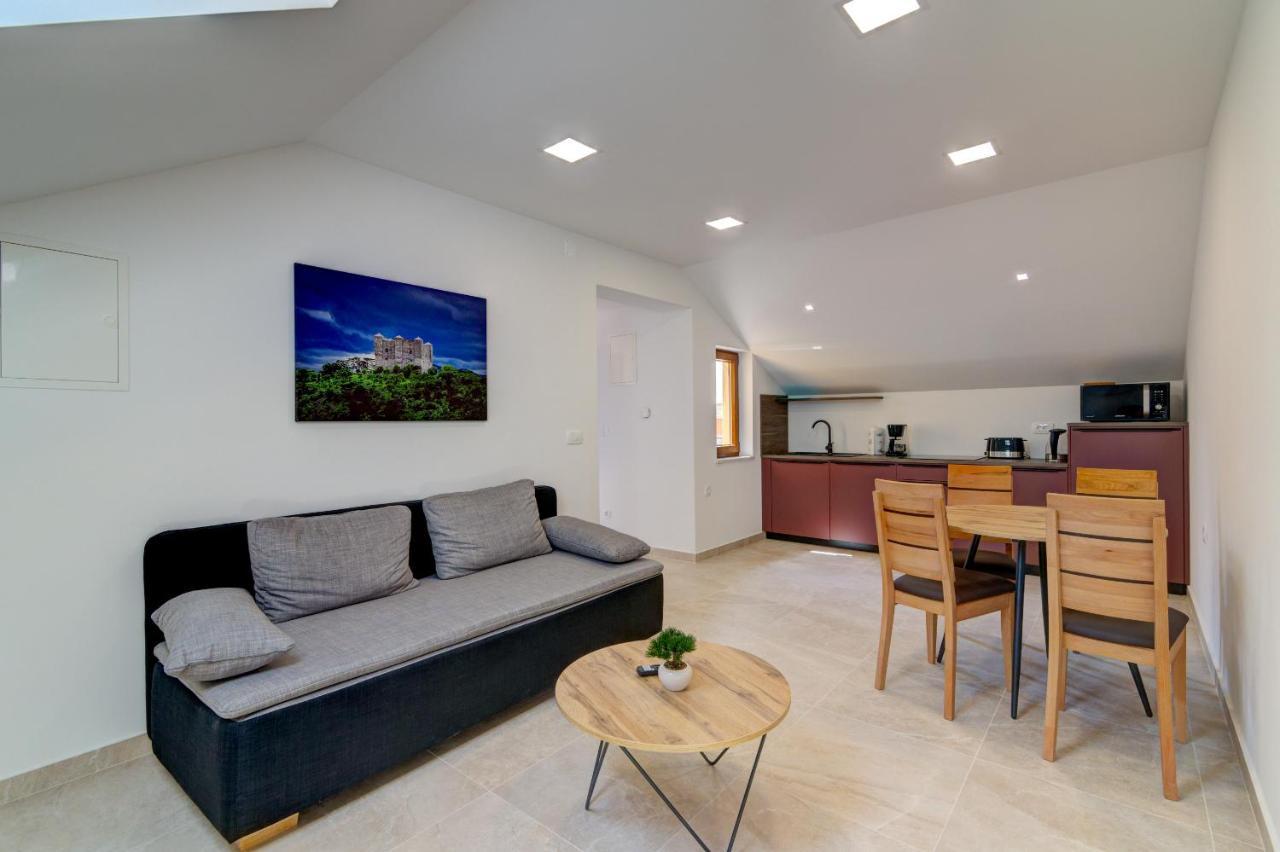 Rote Zora Apartment Senj  Luaran gambar