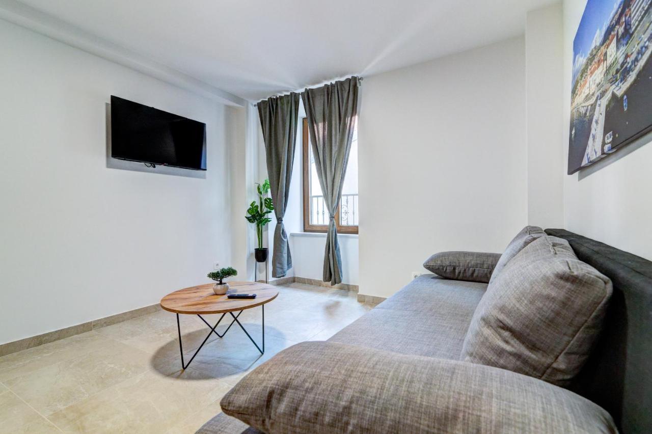 Rote Zora Apartment Senj  Luaran gambar