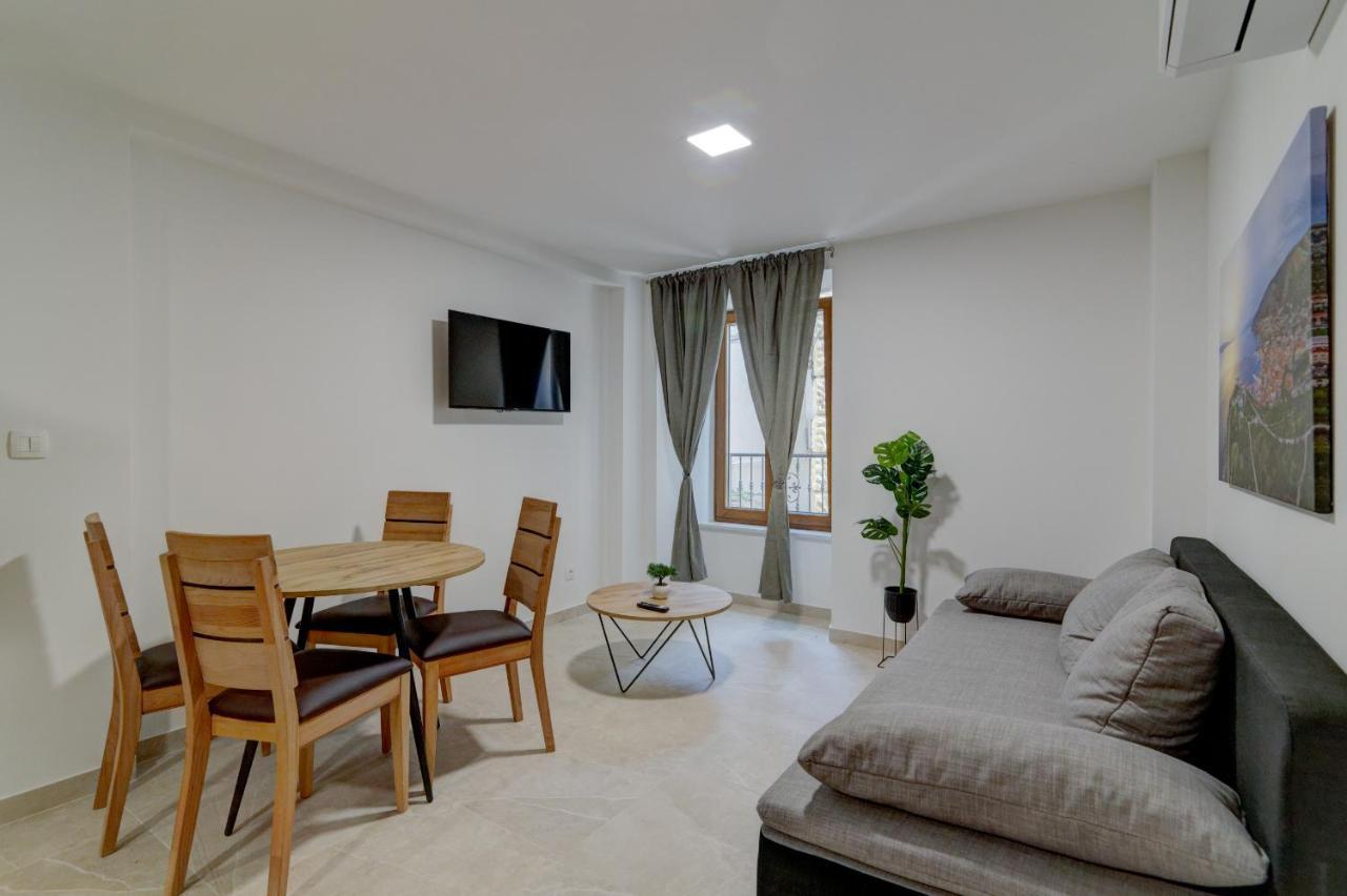 Rote Zora Apartment Senj  Luaran gambar
