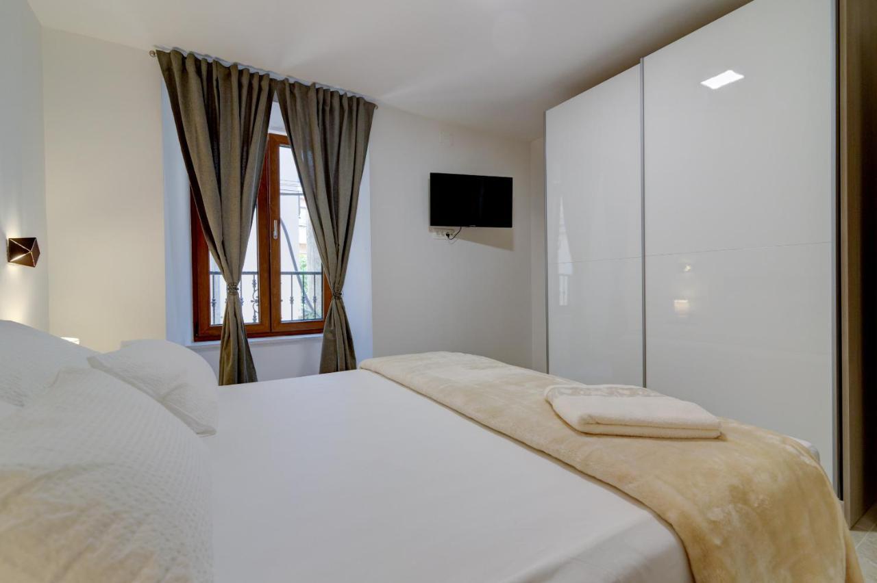 Rote Zora Apartment Senj  Luaran gambar
