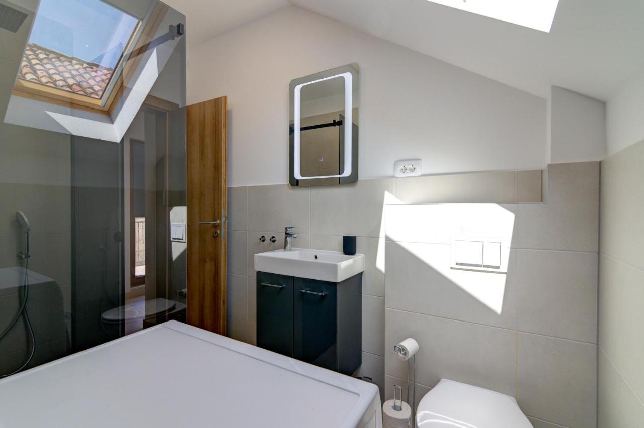 Rote Zora Apartment Senj  Luaran gambar