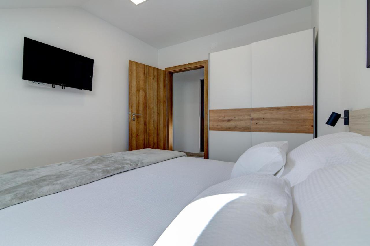 Rote Zora Apartment Senj  Luaran gambar