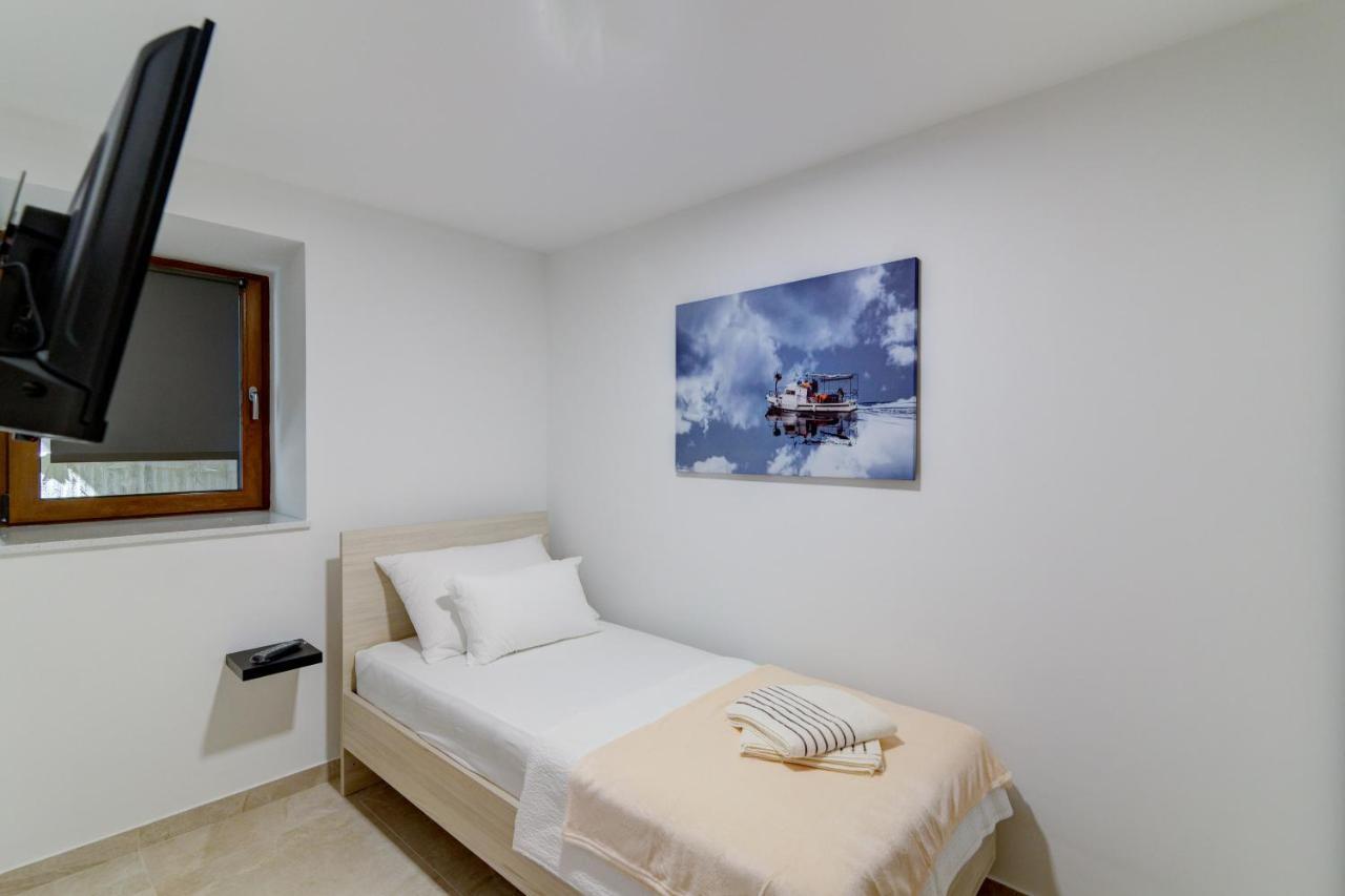 Rote Zora Apartment Senj  Luaran gambar